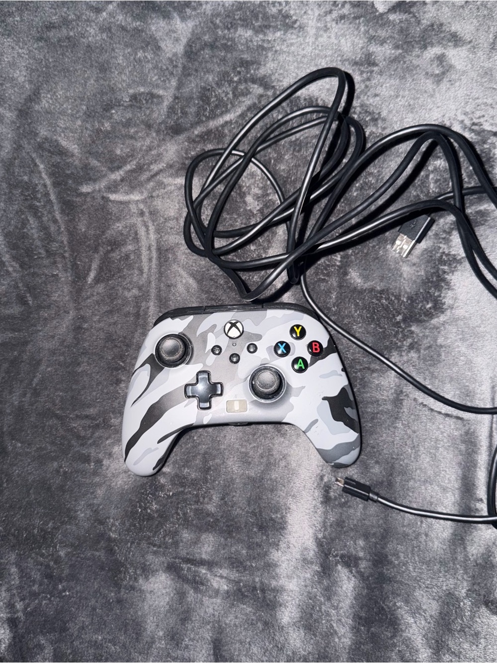 grey and white wired xbox series x/s controller, like new, send offers